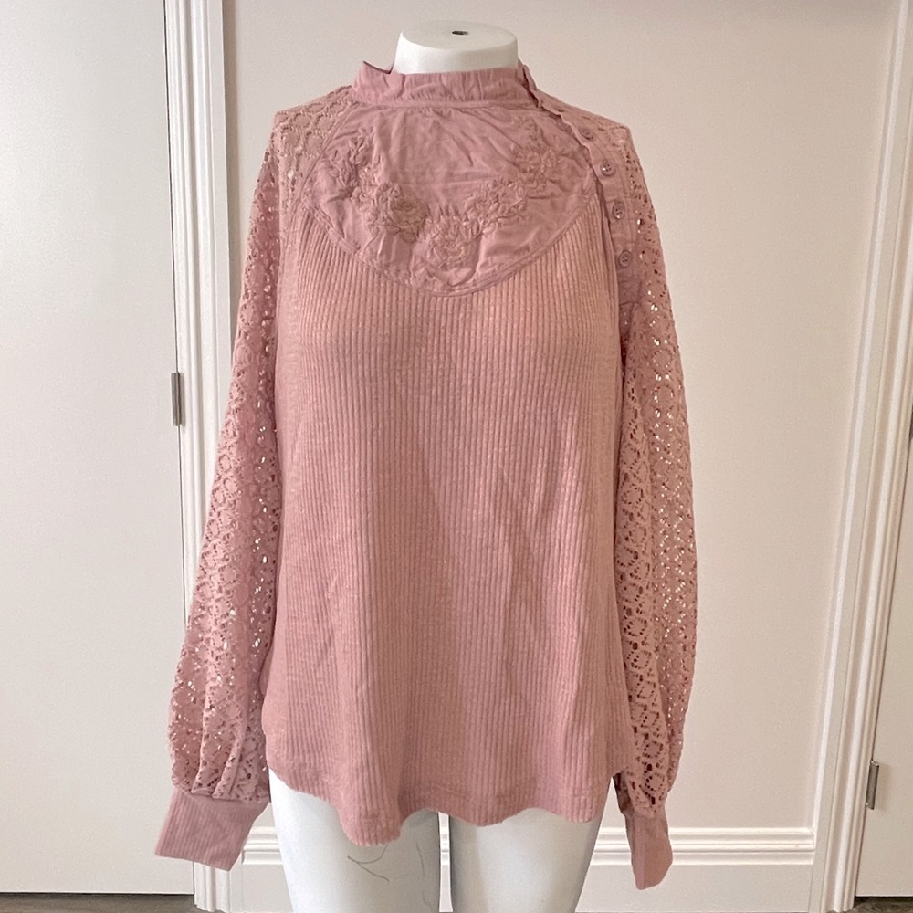 Free people blush size small top with lace sleeves and embroidery detail